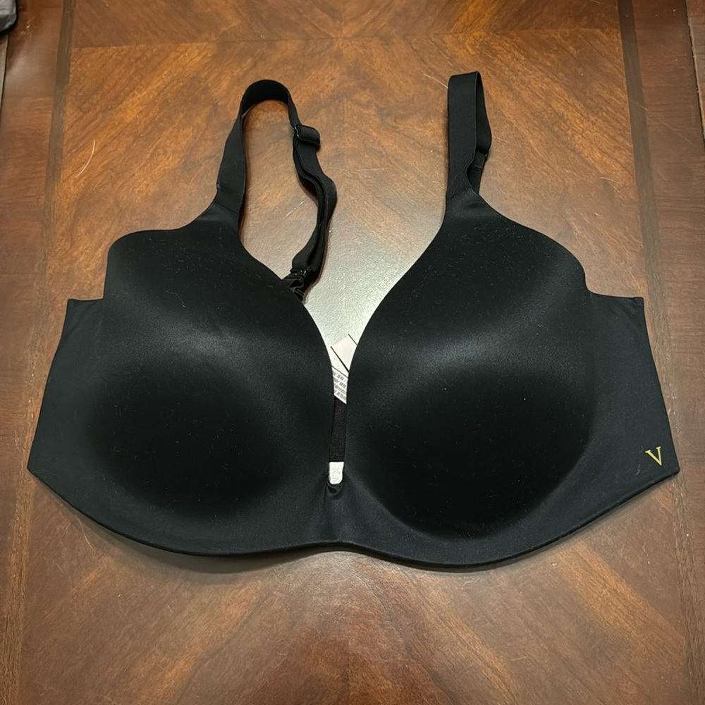 VICTORIA'S SECRET BARE Infinity Flex Lightly Lined Wireless Plunge Bra size 38D